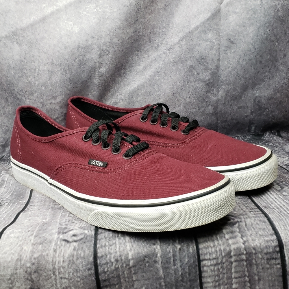 Vans original style, sz.10.5 Mens sz 12 women. Burgundy color no wear on tread